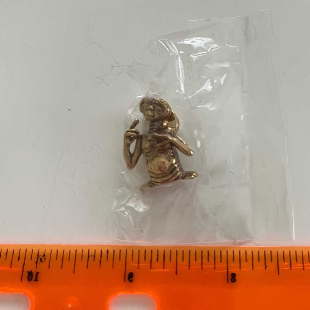 Vintage ET Pin